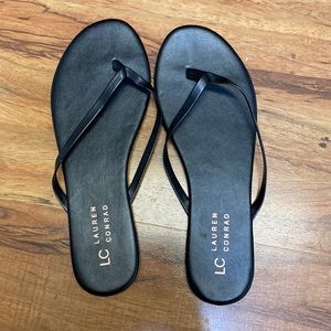 NWOT Lauren Conrad flip flops